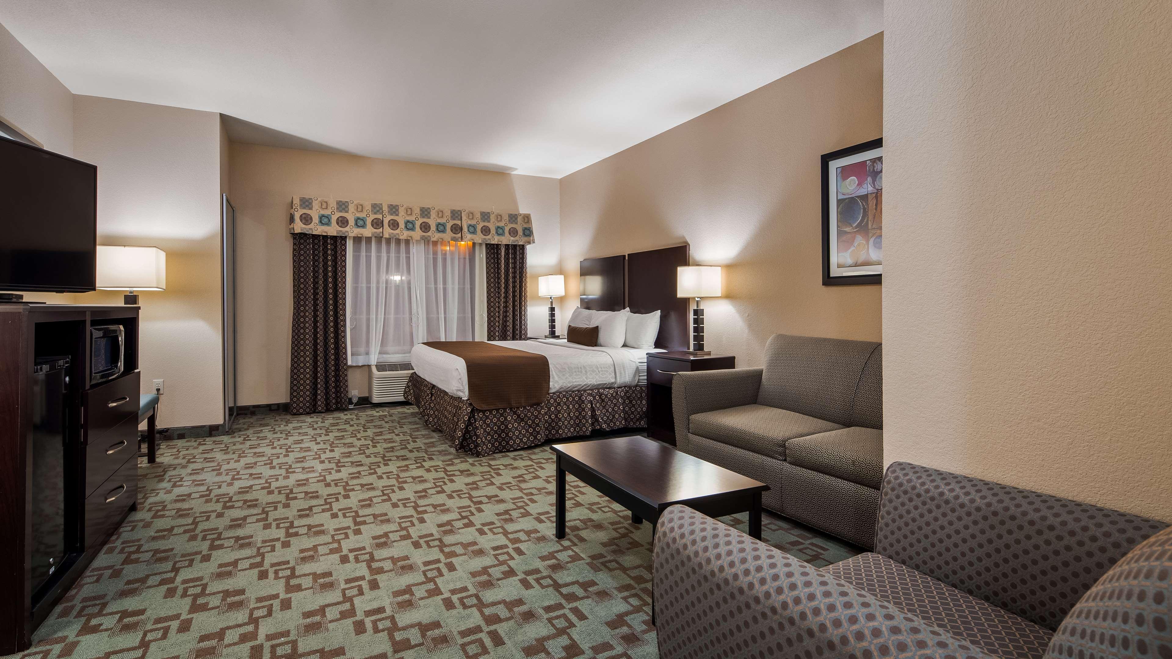 Best Western Plus Eastgate Inn & Suites Wichita Bagian luar foto