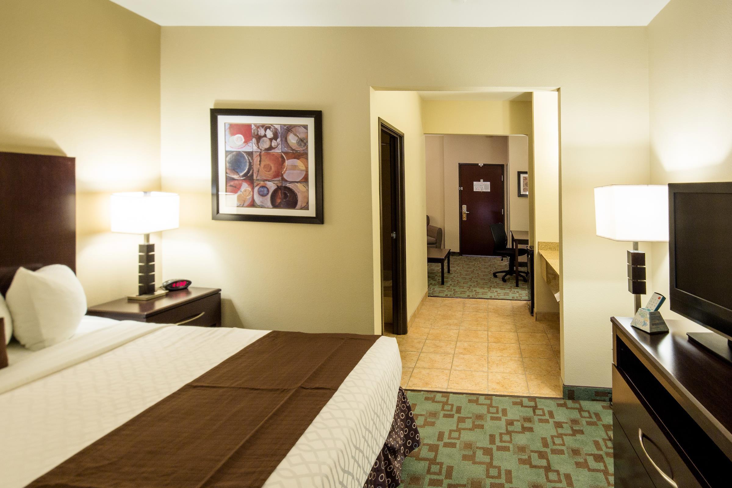 Best Western Plus Eastgate Inn & Suites Wichita Bagian luar foto