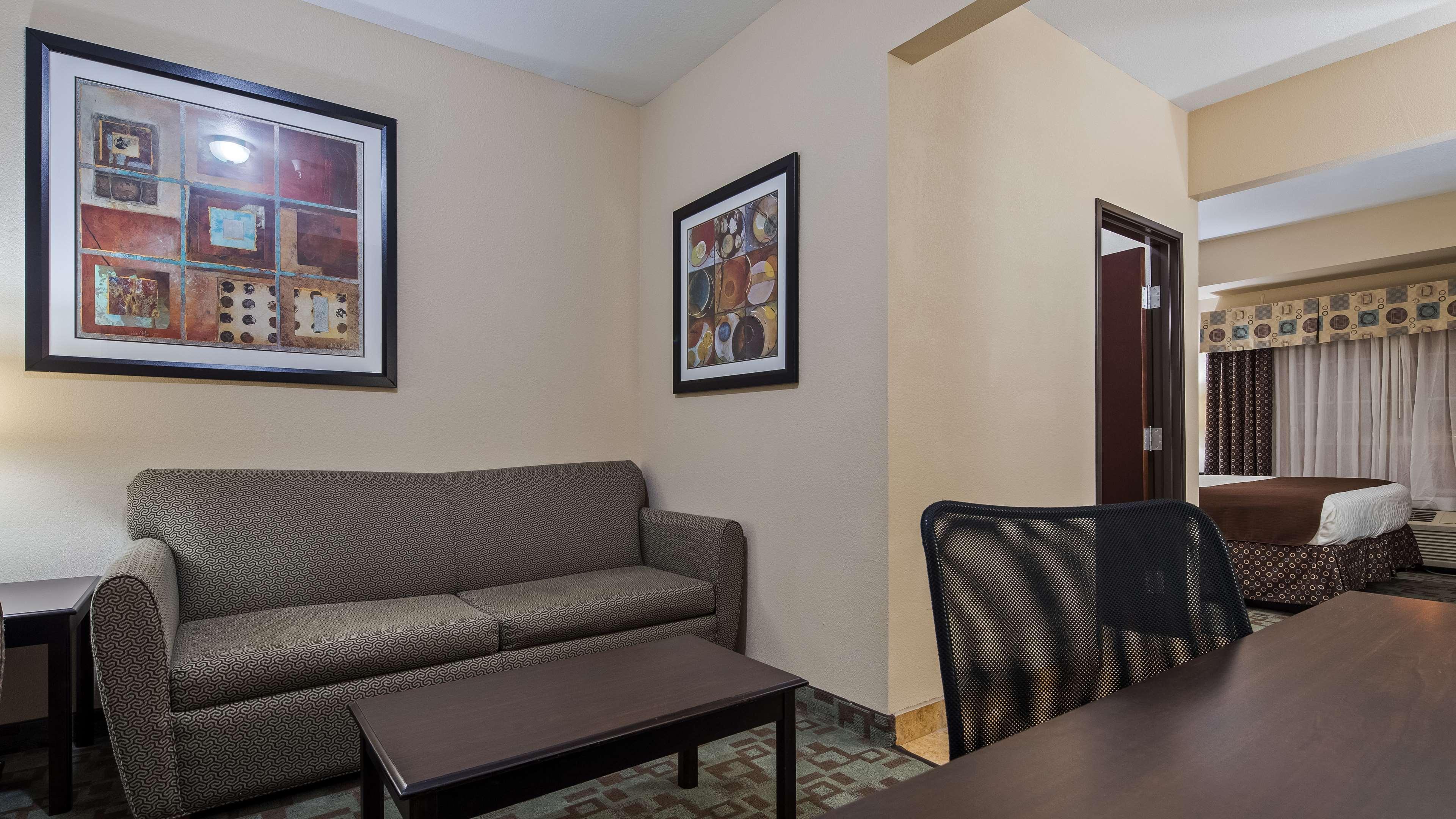 Best Western Plus Eastgate Inn & Suites Wichita Bagian luar foto