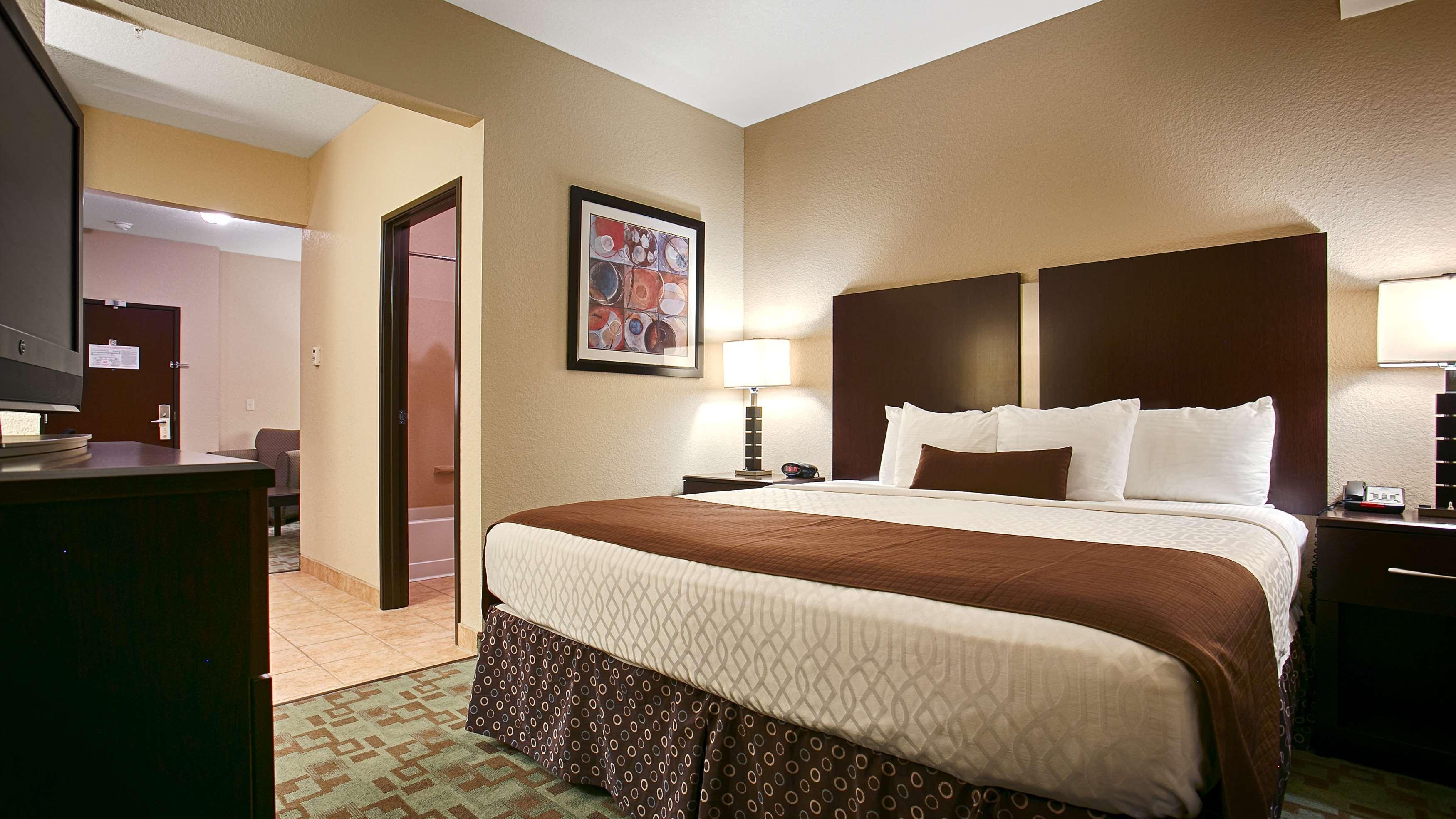 Best Western Plus Eastgate Inn & Suites Wichita Bagian luar foto