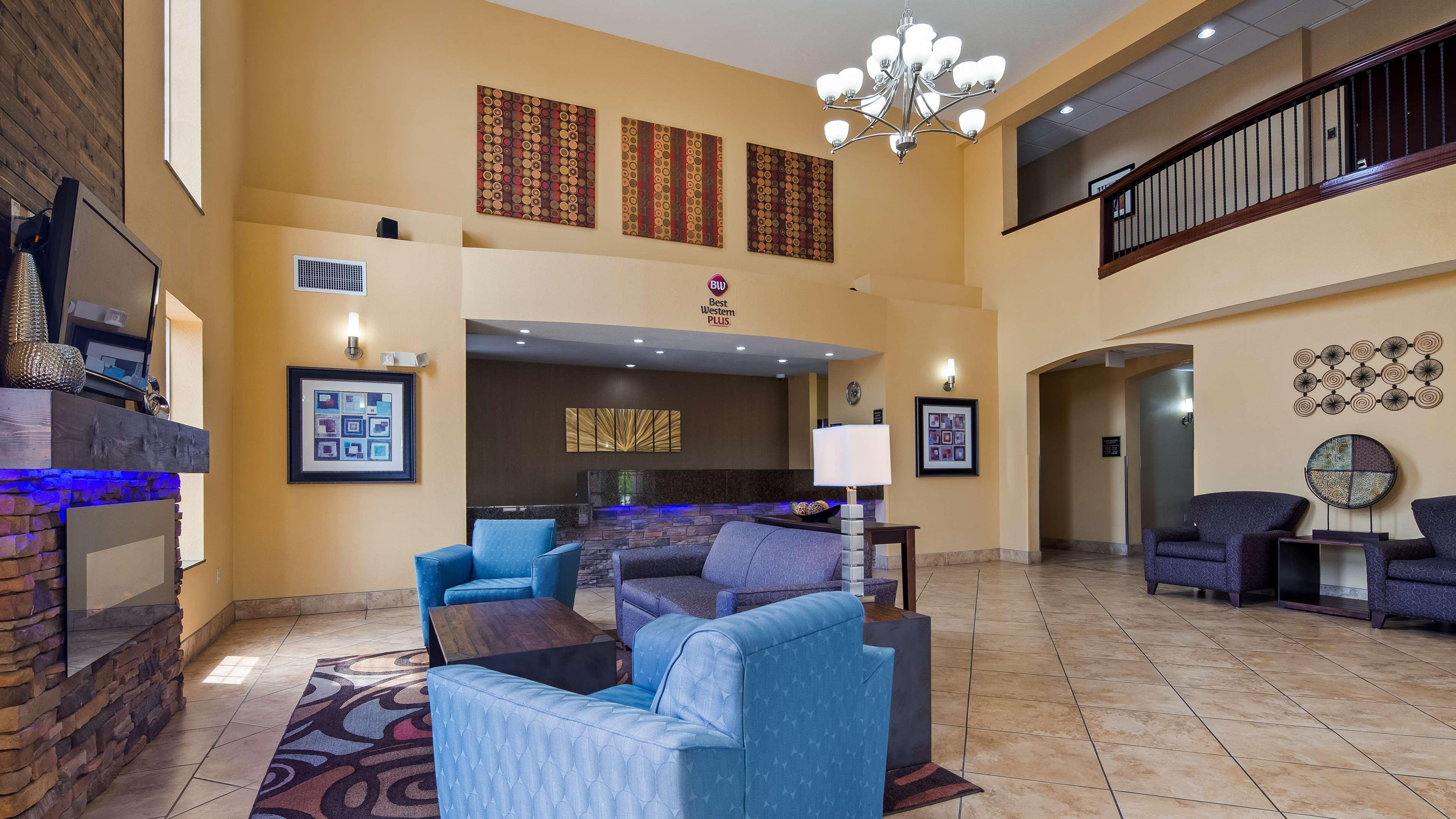 Best Western Plus Eastgate Inn & Suites Wichita Bagian luar foto